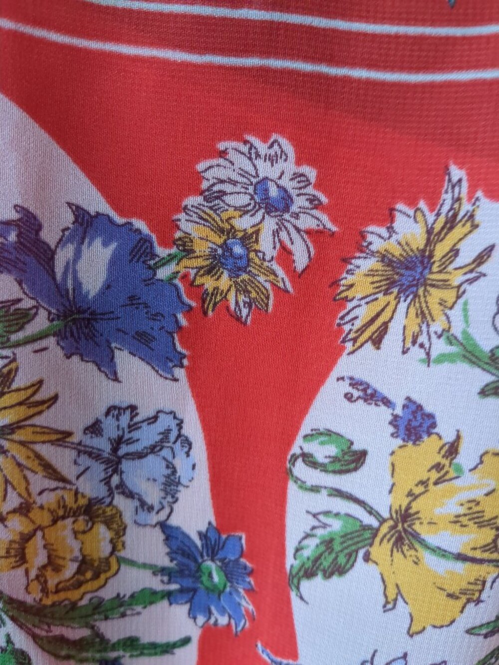 Med Flowered Blouse / Top with Split Sleeves  / Peek a Boo - Picture 11 of 14